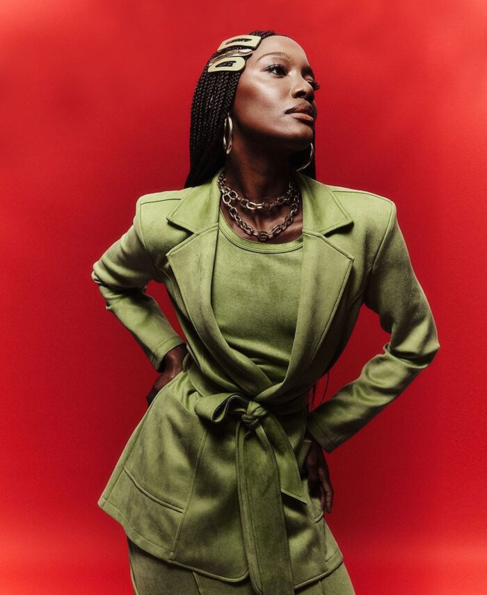 Screenshot_20221011_072623_Instagram Blazer Alongado - Image 1